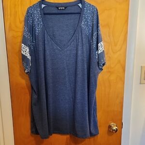 BloomChic Navy and White Floral Short Sleeve Top